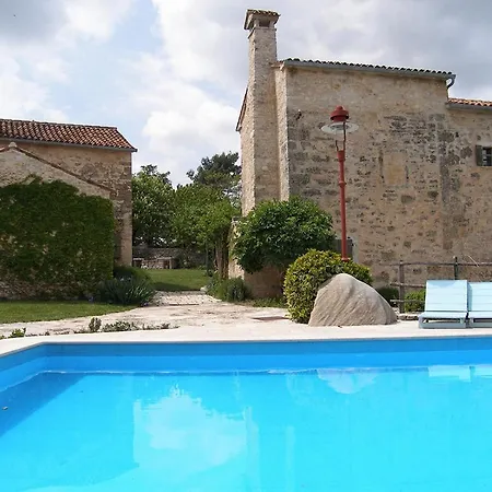 House Arbalovija فيلة Žminj